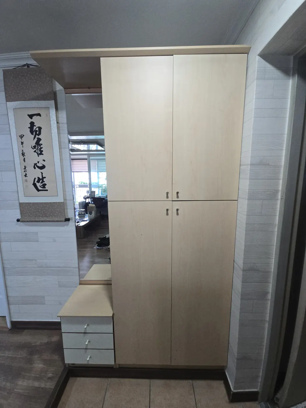 신발장문짝교체추천 사례 시공 전 오래된 스타일의 문짝 상태